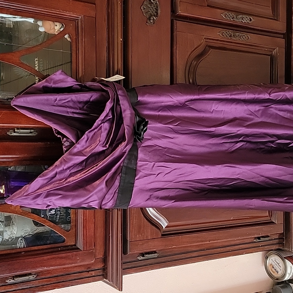 Dori dress, purple with a flower in the front size 3XL